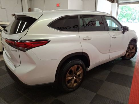 Used 2023 Toyota Highlander Bronze Edition AWD/4WD image 11