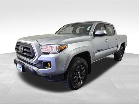 Used 2023 Toyota Tacoma SR5 w/ Technology Package image 3