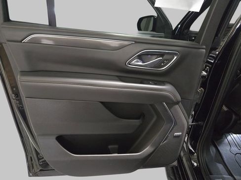 Used 2021 GMC Yukon XL AT4 w/ Technology Package image 18