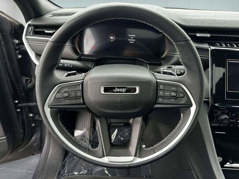 Used 2023 Jeep Grand Cherokee L Laredo AWD/4WD image 17