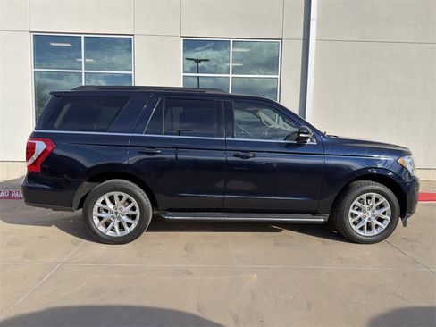 Used 2021 Ford Expedition XLT image 4