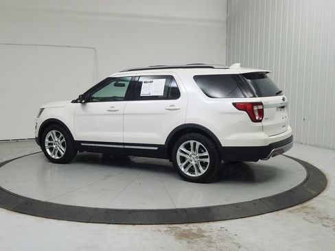 Used 2017 Ford Explorer XLT w/ Equipment Group 202A FWD image 5