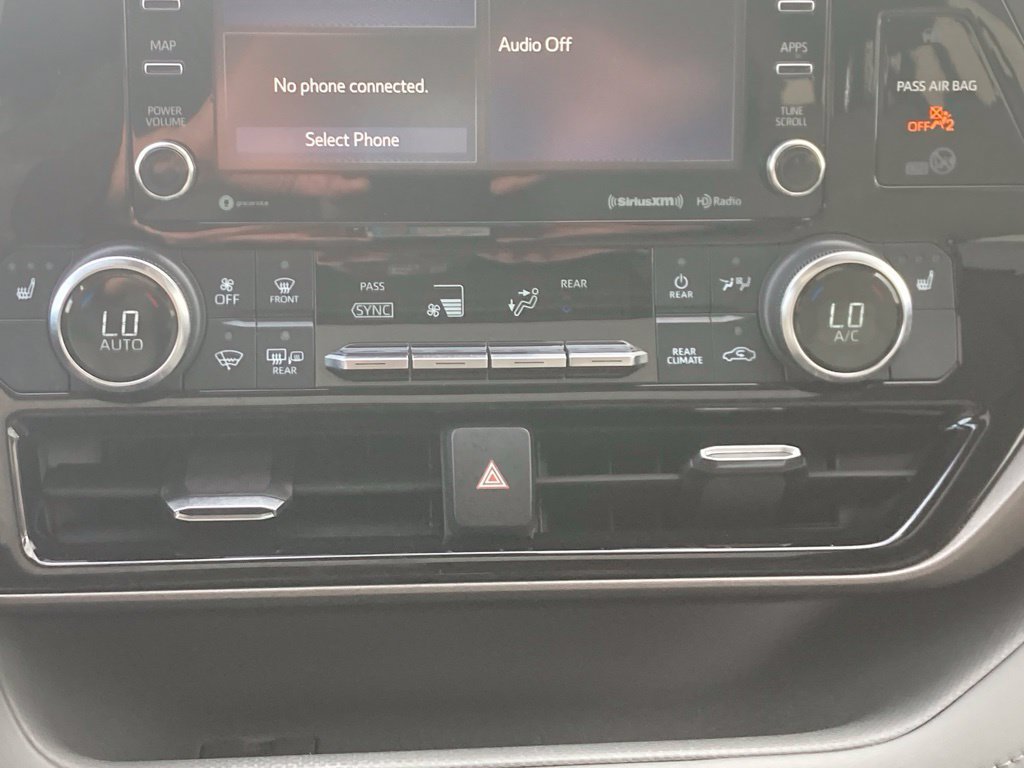 Used 2020 Toyota Highlander XLE AWD/4WD image 15