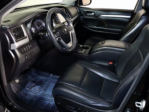 Used 2016 Toyota Highlander XLE image 12