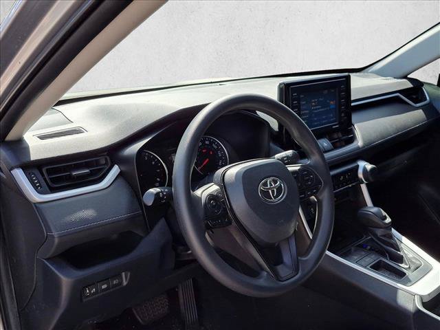 Used 2020 Toyota RAV4 LE FWD image 9