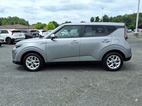 Used 2025 Kia Soul LX w/ LX Technology Package FWD image 7