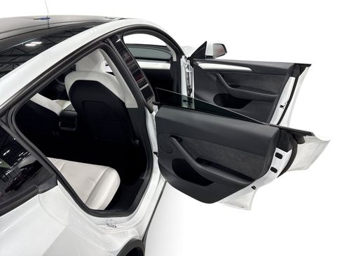 Certified 2023 Tesla Model Y Long Range AWD/4WD image 12