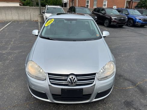 Used 2009 Volkswagen Jetta SE FWD image 2