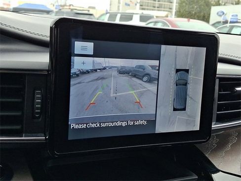 Certified 2023 Ford Explorer Platinum w/ Equipment Group 601A image 18