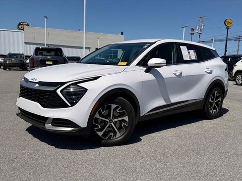 Used 2025 Kia Sportage EX FWD image 2