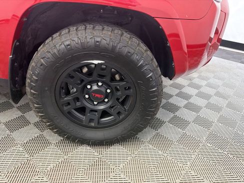 Used 2022 Toyota 4Runner SR5 Premium w/ Moonroof Package AWD/4WD image 13