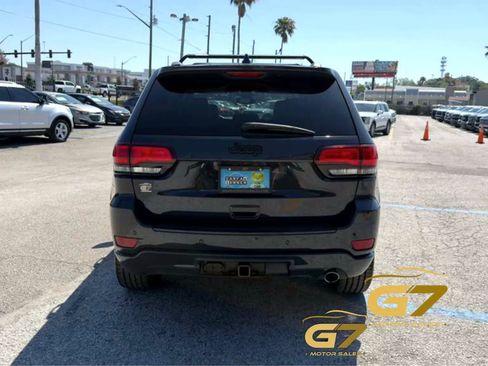 Used 2017 Jeep Grand Cherokee Altitude RWD image 3