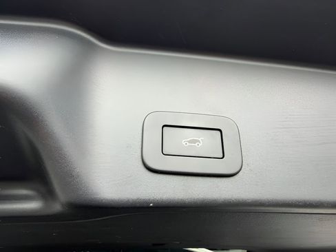 Used 2024 Land Rover Range Rover Evoque S AWD/4WD image 16