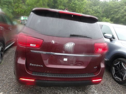 Used 2020 Kia Sedona LX FWD image 2