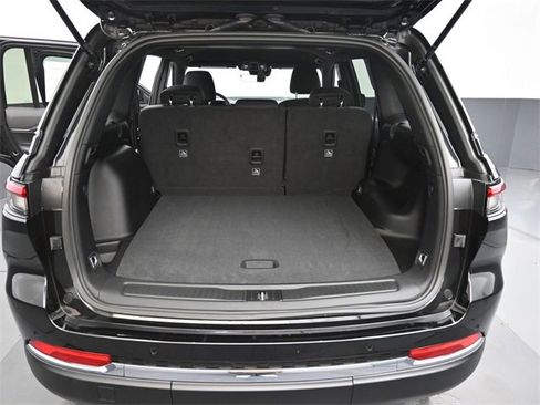 New 2025 Jeep Grand Cherokee Laredo image 19