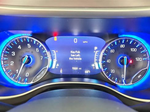 Used 2023 Chrysler Pacifica Touring-L FWD image 25