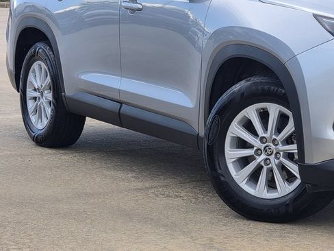 Used 2025 Toyota Grand Highlander AWD image 12