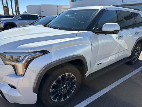 Used 2023 Toyota Sequoia Limited image 2