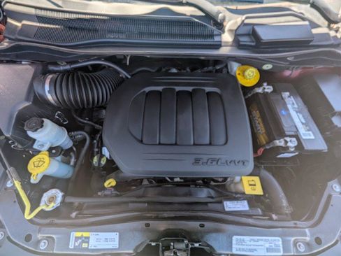 Used 2019 Dodge Grand Caravan SXT FWD image 30