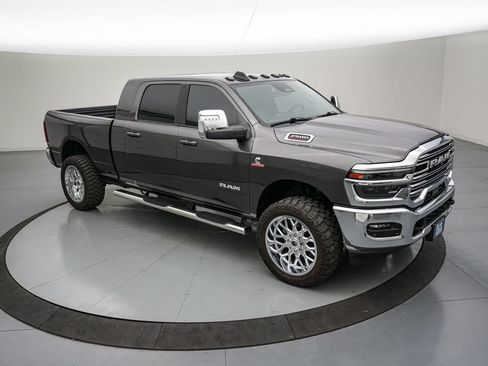 Used 2025 RAM 2500 Laramie AWD/4WD image 2