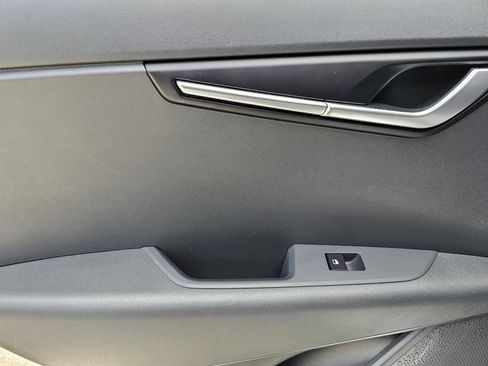 Used 2025 Kia Niro LX FWD image 14