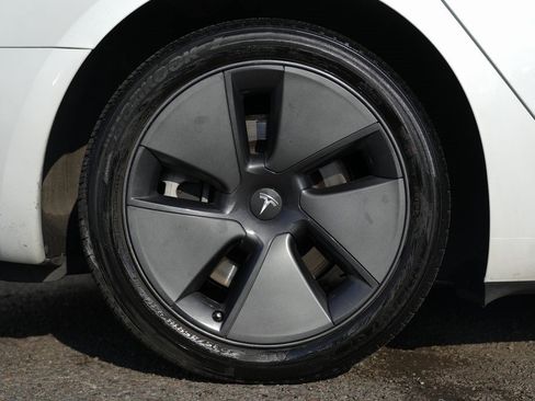 Used 2023 Tesla Model 3 Standard Range image 11