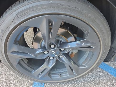 Used 2022 Chevrolet Camaro LT RWD image 9