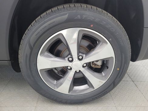 Used 2019 Jeep Cherokee Limited AWD/4WD image 31