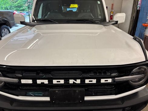 Used 2023 Ford Bronco Outer Banks AWD/4WD image 2