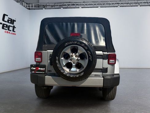 Used 2016 Jeep Wrangler Unlimited Sahara w/ Connectivity Group AWD/4WD image 14