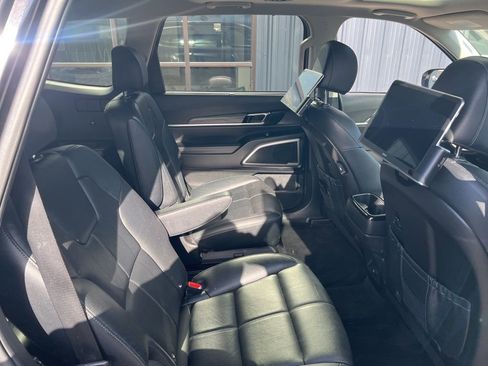 Certified 2022 Kia Telluride EX w/ EX Premium Package image 16
