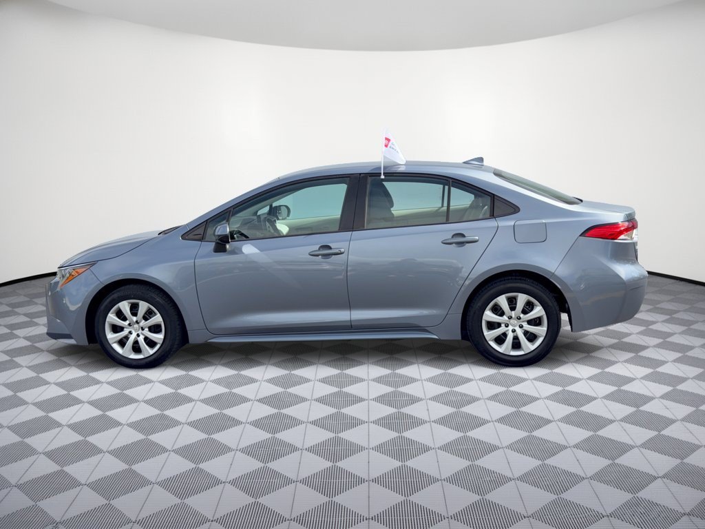 Used 2022 Toyota Corolla LE FWD image 2