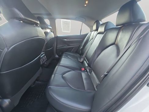 Used 2020 Toyota Camry XLE w/ Sunroof Package FWD image 12
