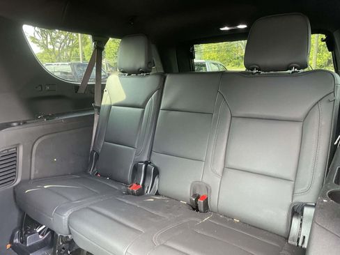 Used 2025 Chevrolet Suburban LT w/ Comfort Package AWD/4WD image 12