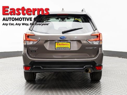 Used 2022 Subaru Forester Premium image 6