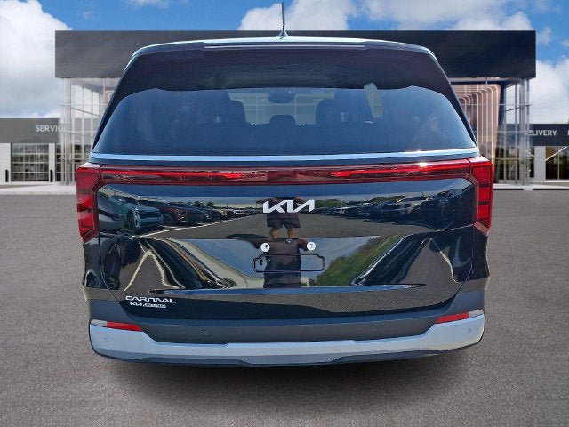 Used 2026 Kia Carnival FWD image 5