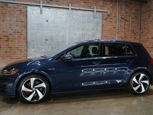 Used 2018 Volkswagen GTI SE w/ SE Leather Package image 9