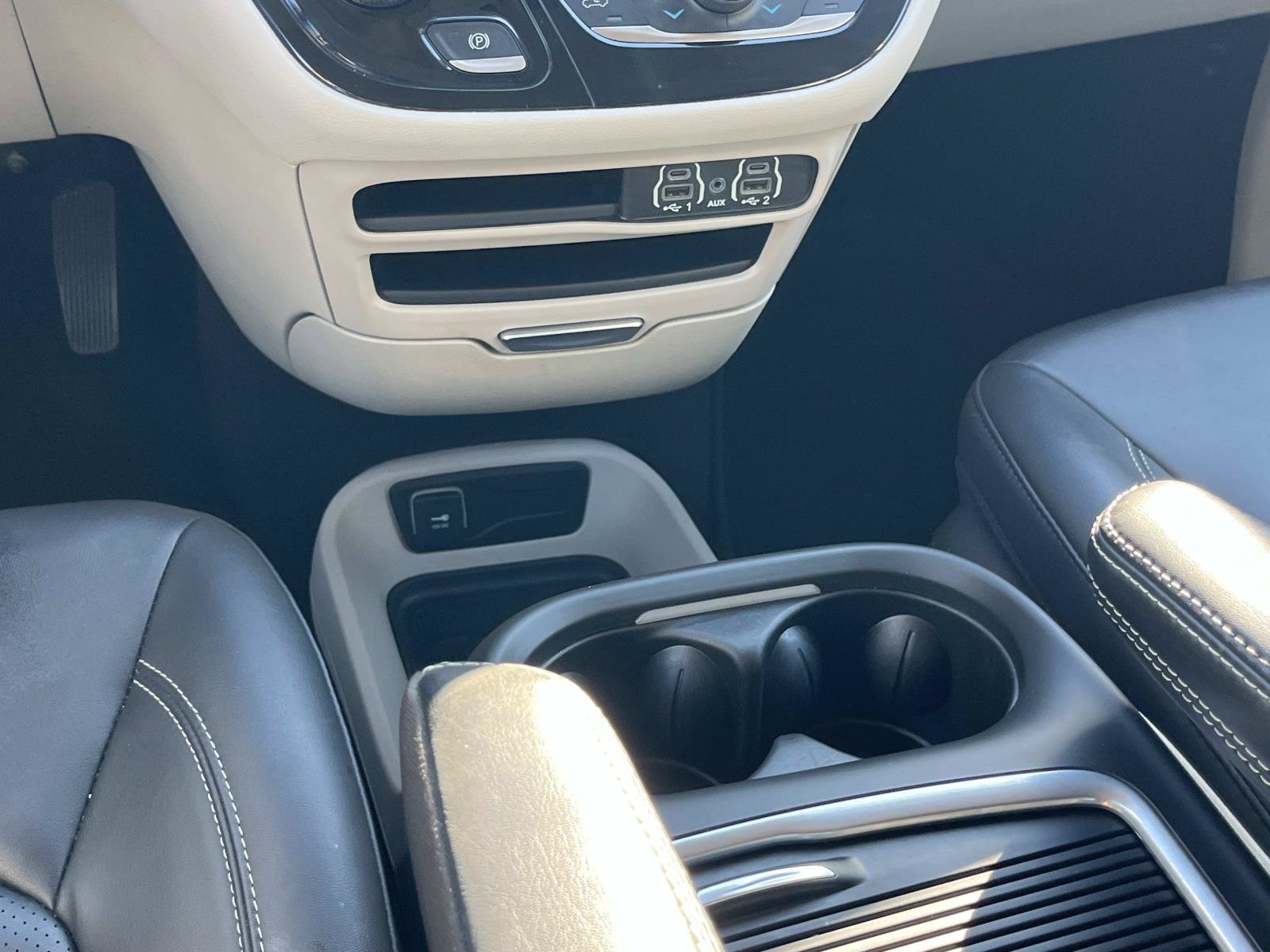 Used 2024 Chrysler Pacifica Touring-L FWD image 15