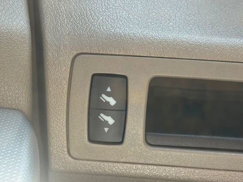 Used 2009 Jeep Grand Cherokee Laredo image 17