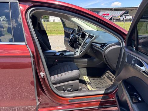 Used 2016 Ford Fusion SE FWD image 22