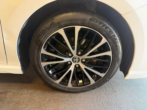 Certified 2019 Toyota Camry SE FWD image 27