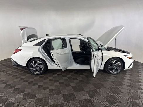 Used 2024 Hyundai Elantra Limited FWD image 13