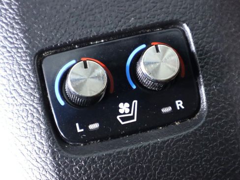 Used 2015 Toyota Avalon Limited FWD image 26