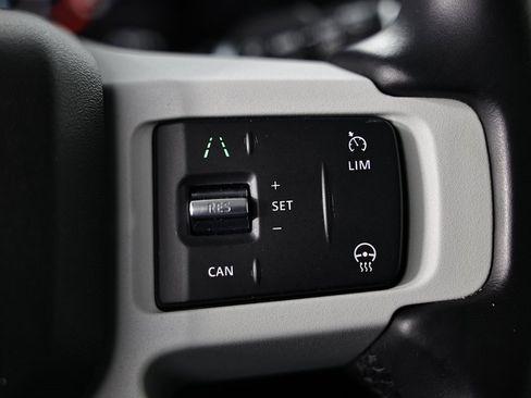 Used 2023 Land Rover Defender 90 S image 32