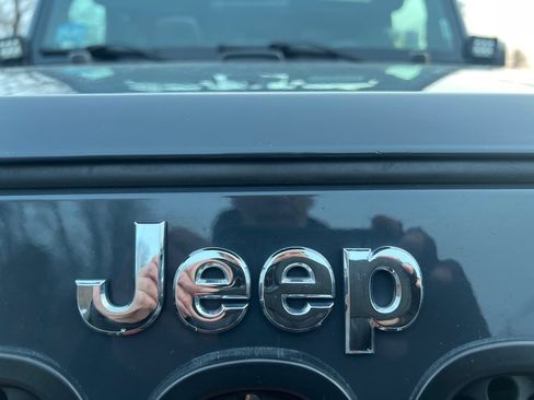 Used 2016 Jeep Wrangler Unlimited Rubicon w/ Connectivity Group image 35