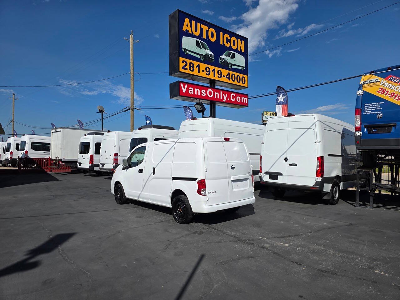 Used 2020 Nissan NV200 SV FWD image 2