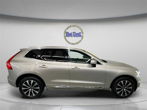 Used 2023 Volvo XC60 B5 Plus image 6