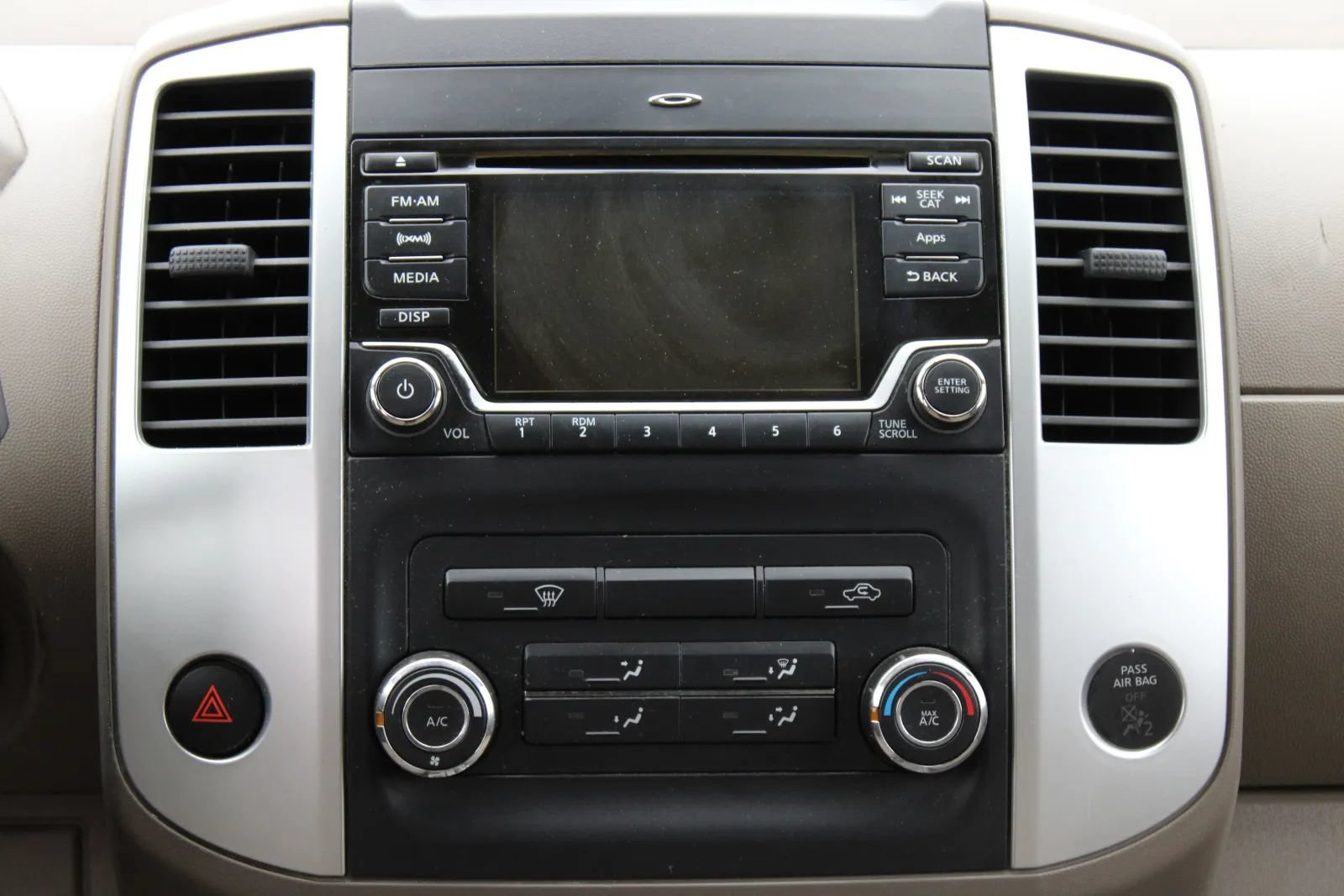 Used 2015 Nissan Frontier SV RWD image 8