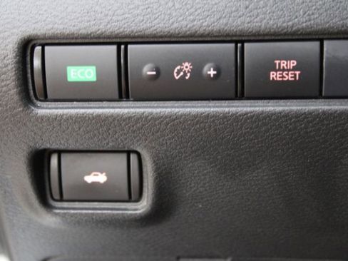 Used 2022 Nissan Sentra SV FWD image 12