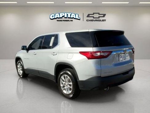 Used 2021 Chevrolet Traverse LS image 3